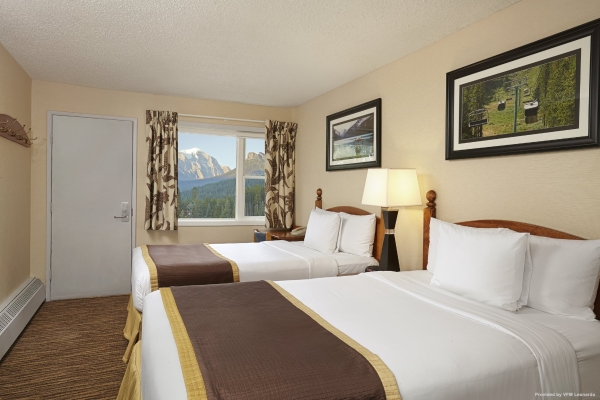 LAKE LOUISE INN